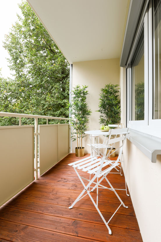 Balkon mit Bankirai Holzdielen.png Etagenwohnung M�nchen Untermenzing