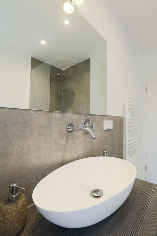 Edle moderne Feinsteinfliesen.png Etagenwohnung M�nchen Untermenzing