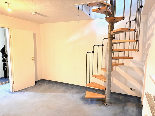 Treppe zu Hobbyraum Wohnung Neuried