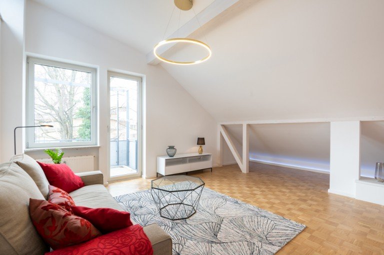  M�nchen - Schwabing Dachgeschosswohnung VERMIETET ! MODERNE VOLL M�BLIERTE DACHGESCHOSS WOHNUNG BALKON IN TOPLAGE SCHWABING OSTERWALDSTRA�E