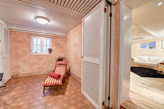 UG: Wellnessbereich Villa M�nchen
