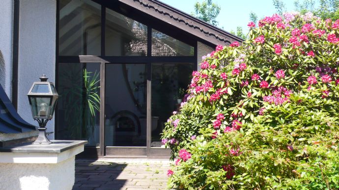 S�d-Ost-Terasse mit offenem Au�enkamin Villa M�nchen