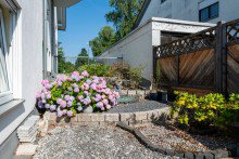  VERKAUFT ! WUNDERSCH�NE GARTENWOHNUNG MIT TRAUMGARTEN UND TEICH IN BESTLAGE HARLACHING - U-BAHN