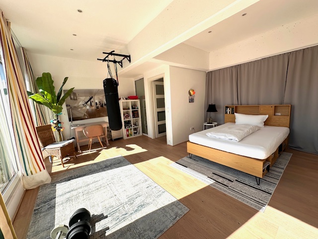 gro�es Zimmer im 3 OG Reihenmittelhaus M�nchen