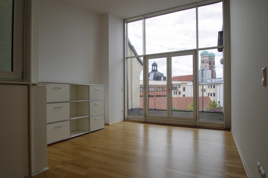 Blick auf die Frauenkirche B�rofl�che M�nchen