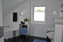 Badezimmer OG 1 Familientraum im M�nchner Osten - freistehendes Einfamilienhaus auf gro�em Grundst�ck in ruhiger Lage Feldkirchen ...