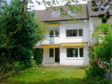  VERMIETET ! KINDER WILLKOMMEN ! GRO�Z�GIGES REIHENHAUS MIT S�D-GARTEN IN NEURIED