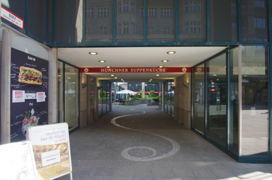 Eingang zum Innenhof Einzelhandelsladen M�nchen