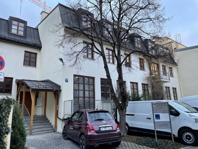  Dachgeschosswohnung M�nchen