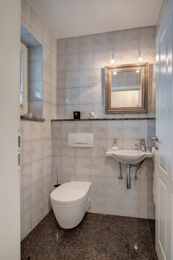 G�ste WC Doppelhaush�lfte Neuried