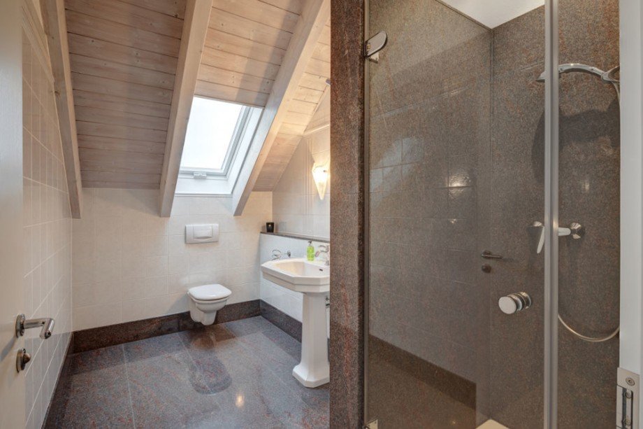 Duschbad DG Doppelhaush�lfte Neuried