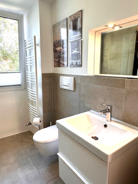 Bad im 2 OG Reihenmittelhaus M�nchen