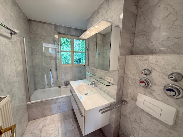Bad mit Wanne Etagenwohnung Starnberg