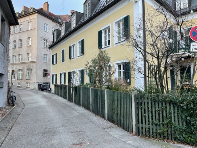  Dachgeschosswohnung M�nchen