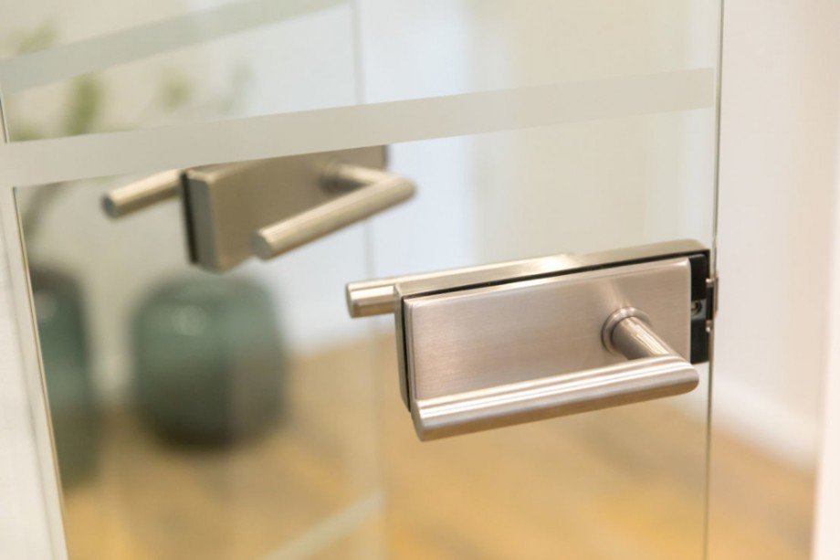 Hochwertige Glast�ren.png Etagenwohnung M�nchen Untermenzing