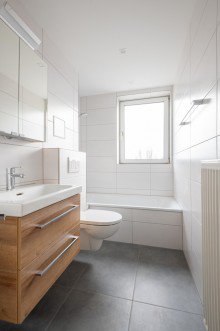  VERMIETET DACHTERRASSEN WOHNUNG IN NEUHAUSEN MIT BLICK �BER DIE STADT- ERSTBEZUG NACH SANIERUNG !