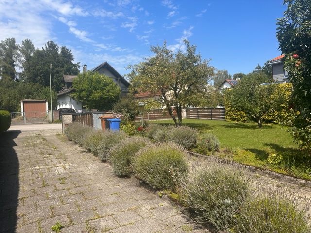 Blick zur Strasse Wohngrundst�ck M�nchen / Allach