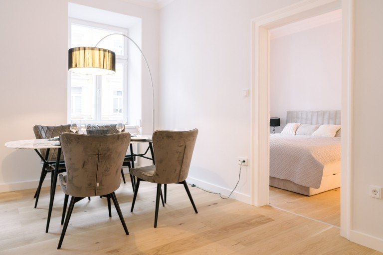 Ickstattstr18-1 M�nchen / Isarvorstadt Etagenwohnung Altbau-Klassiker mit Balkon in 1A-Lage Glockenbach