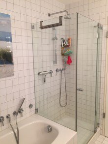 Badezimmer mit Dusche VERMIETET - TRAUMWOHNUNG MIT DACHTERRASSE BLICK �BER DIE ALTSTADT ! GEWERBLICH NUTZBAR !