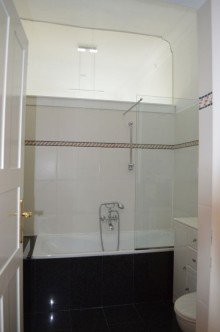 Badezimmer Stilvolle, sanierte 2-Zimmer-Altbauwohnung in ruhiger Lage Schwanthalerh�he