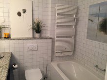 Bad mit Badewanne VERMIETET - TRAUMWOHNUNG MIT DACHTERRASSE BLICK �BER DIE ALTSTADT ! GEWERBLICH NUTZBAR !