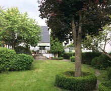 Haus von Garten aus VERKAUFT ! STILVOLL WOHNEN AUF GRO�EM GRUND IN RUHIGER LAGE FREISING