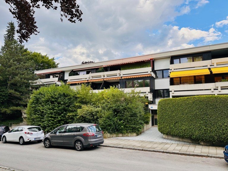 Hausansicht M�nchen - Harlaching Etagenwohnung VERKAUFT ! Toplage Harlaching - Helle gro�z�gige 3-4 Zimmer-ETW mit Terrasse in begehrter ruhiger Wohnlage