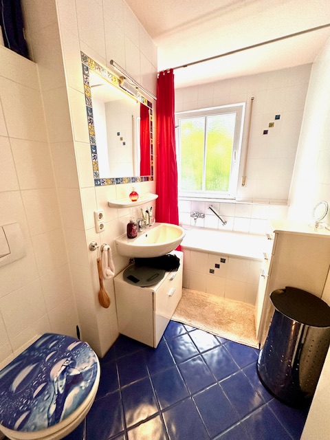 Bad mit Fenster Wohnung Neuried
