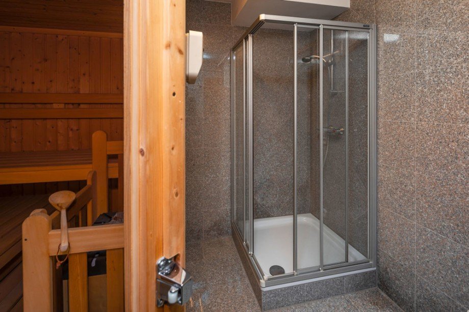 Sauna mit Dusche Doppelhaush�lfte Neuried