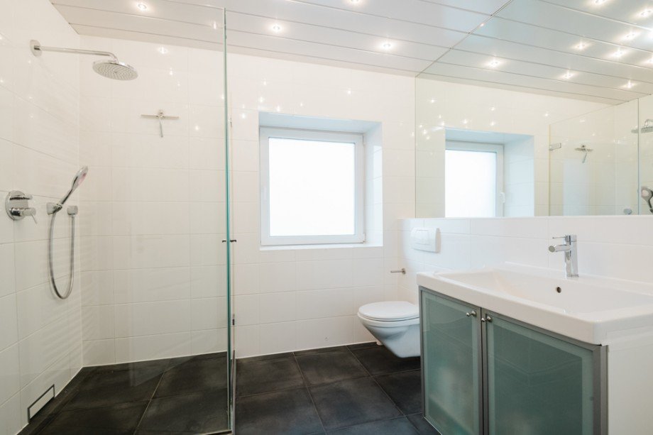 Bad mit Fenster Maisonettewohnung Andechs / Frieding