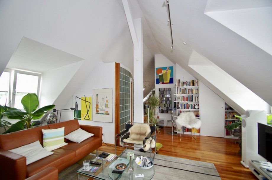  Dachgeschosswohnung M�nchen