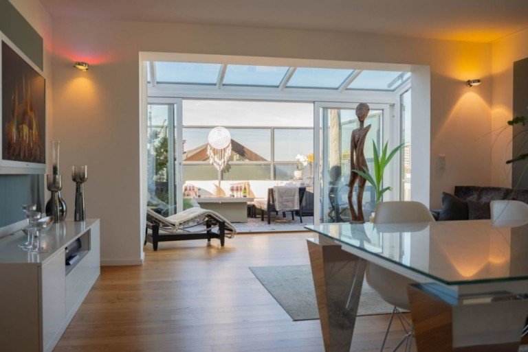 WohnzimmerzurTerrasse.png M�nchen - Schwabing Wohnung Luxus-3-ZImmer-Dachterrassen-Juwel mit Wintergarten und exklusiver M�blierung in Schwabing